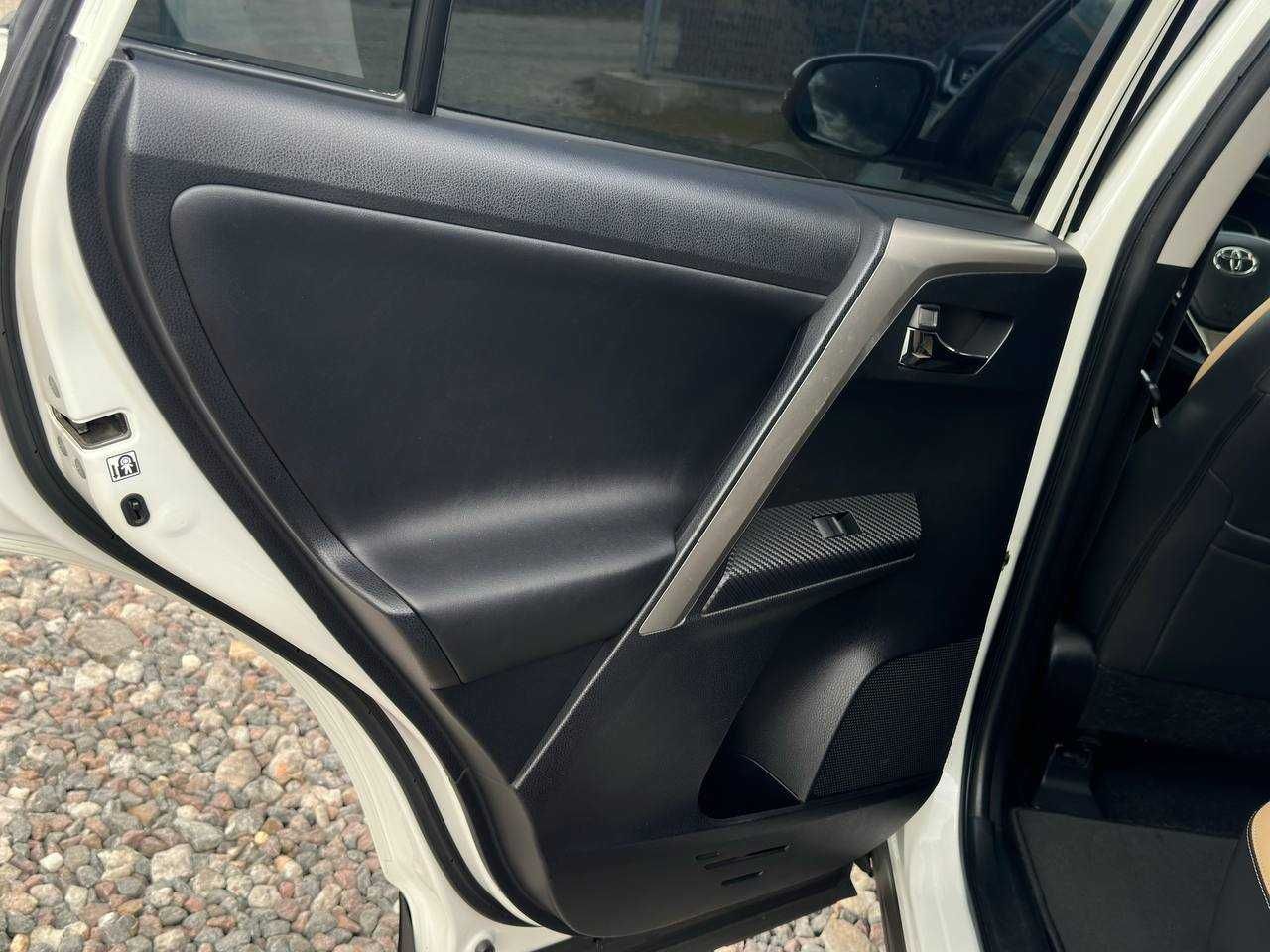 Авто Toyota RAV4 2014