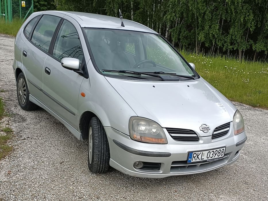 Nissan Almera Tino
