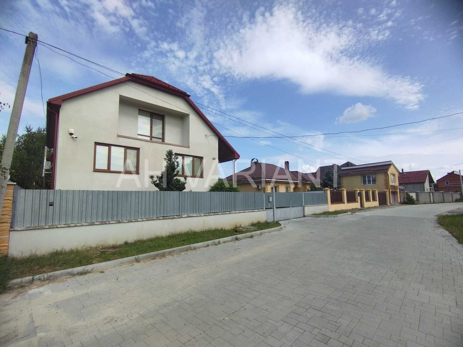 Продається будинок, с. Сторожниця
Код: 8761