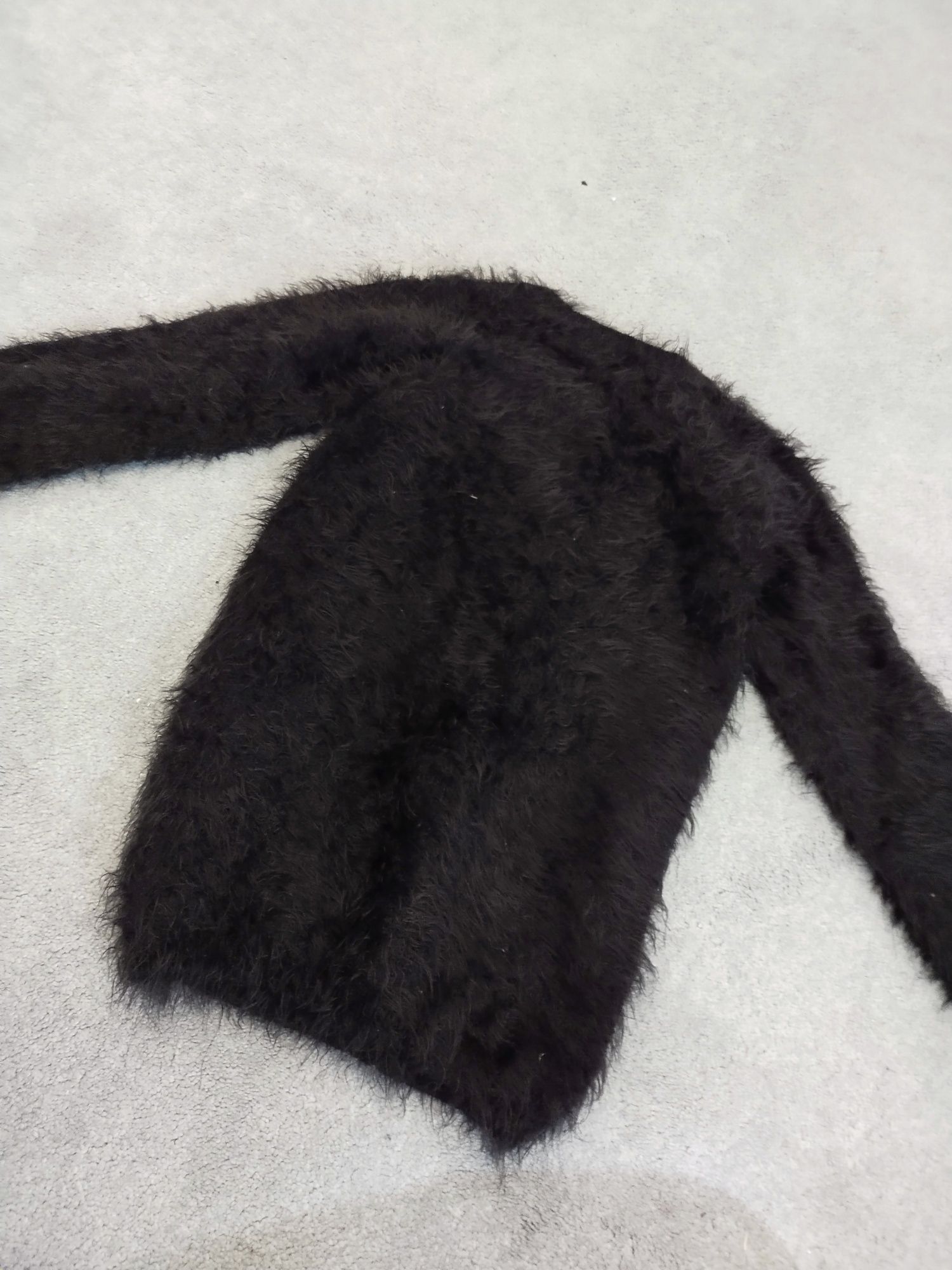 Sweter czarny rozmiar 116