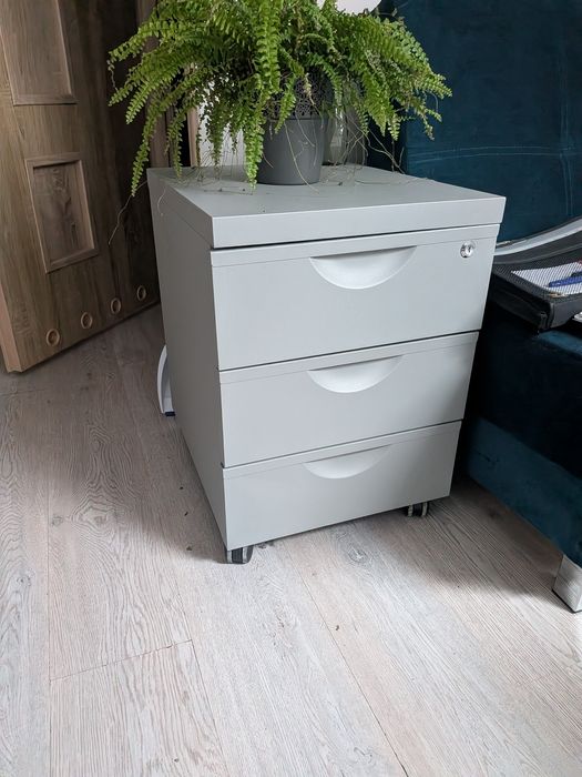 Metalowa szafka na dokumenty lub nocna