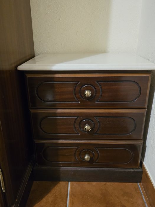 Quarto casal em madeira- RESERVADO