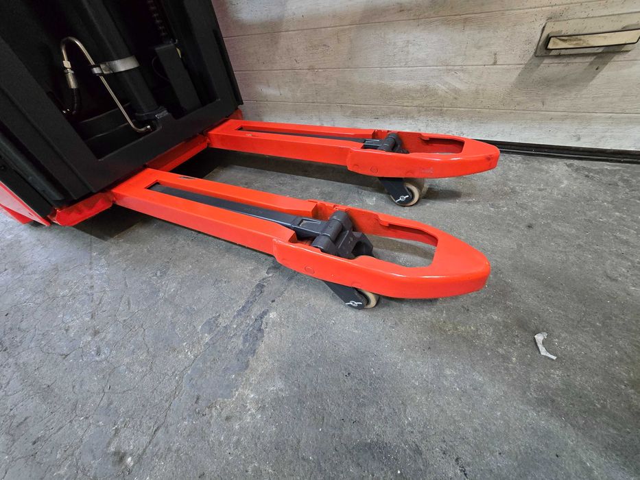 Штабелер самохідний Linde 1.4 тонни, підйом 4,352 метра 2021 рік