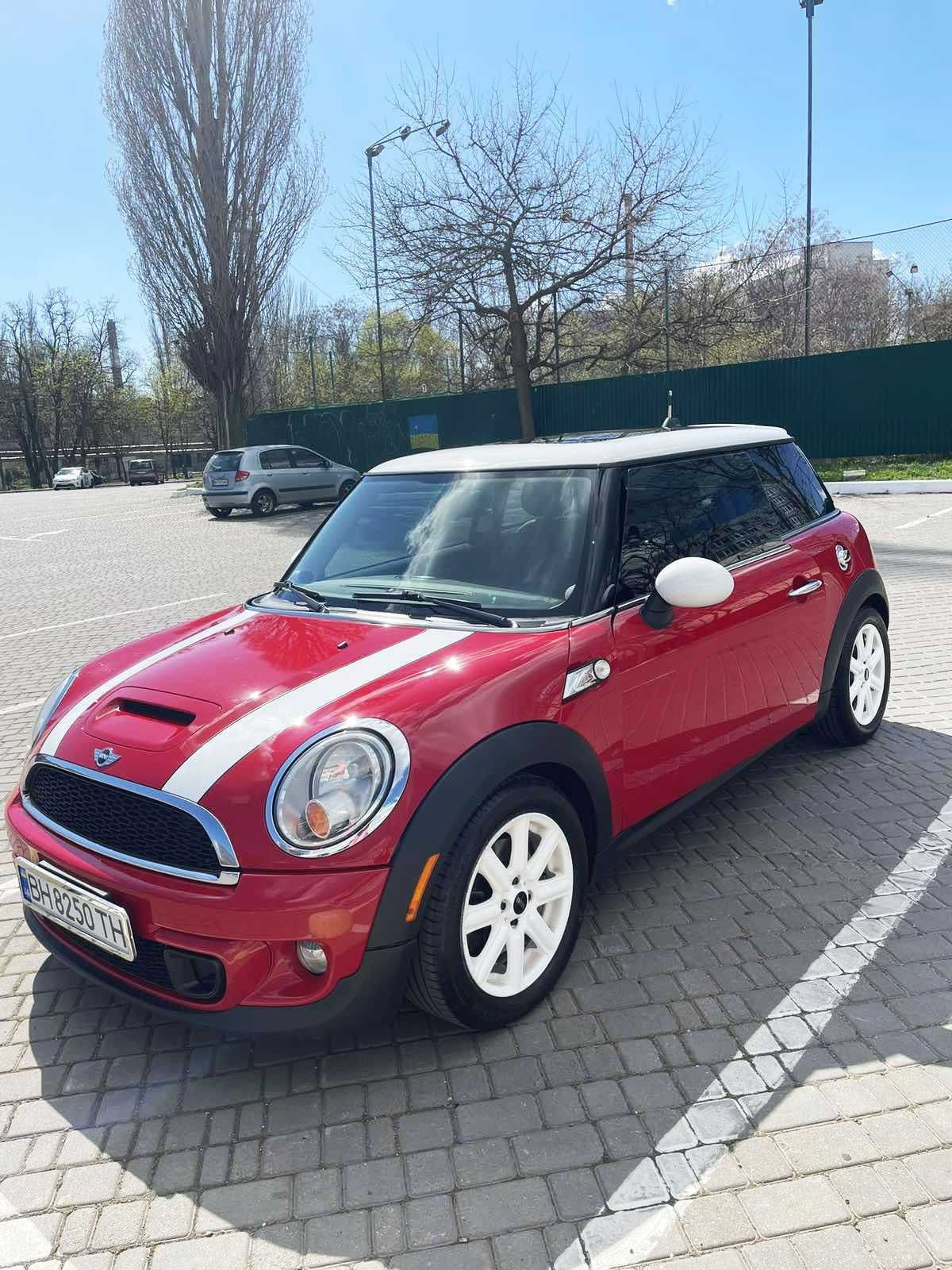 MINI Cooper 1.6 Turbo 2011 г.в. MAXIMAL (на коже с панорамой)