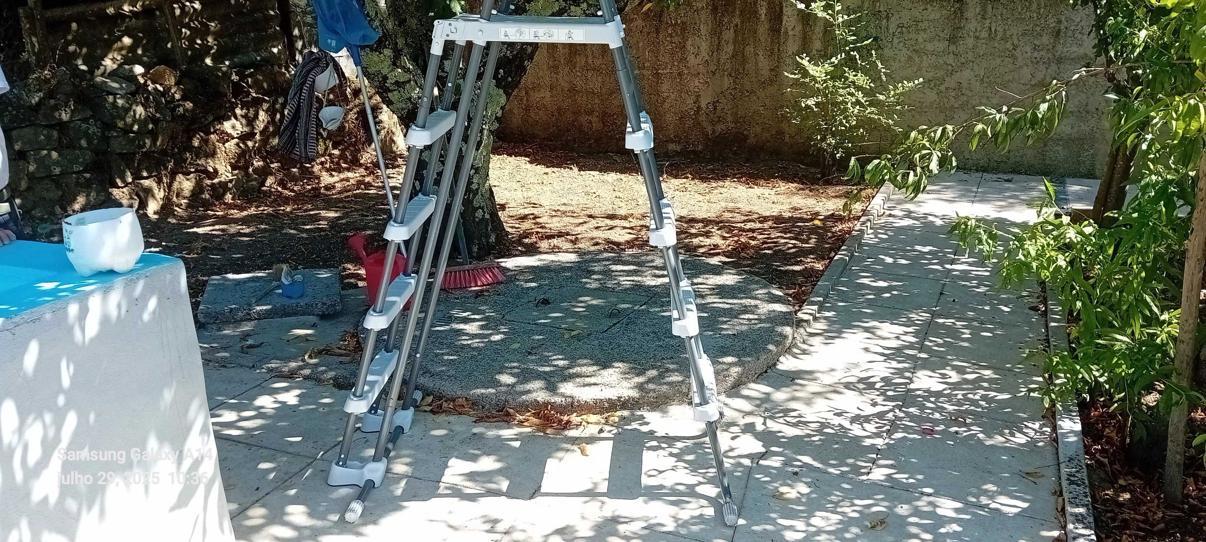 Vendo escada para piscina