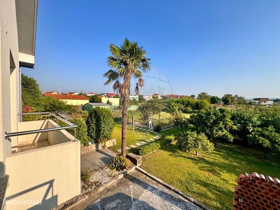 Moradia T5 para venda