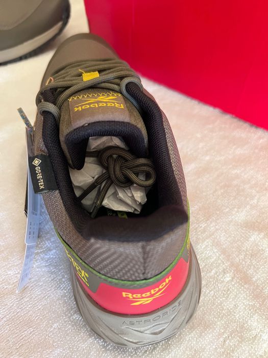 Sapatilhas de trek originais da marca Reebok novas na caixa Nº41,