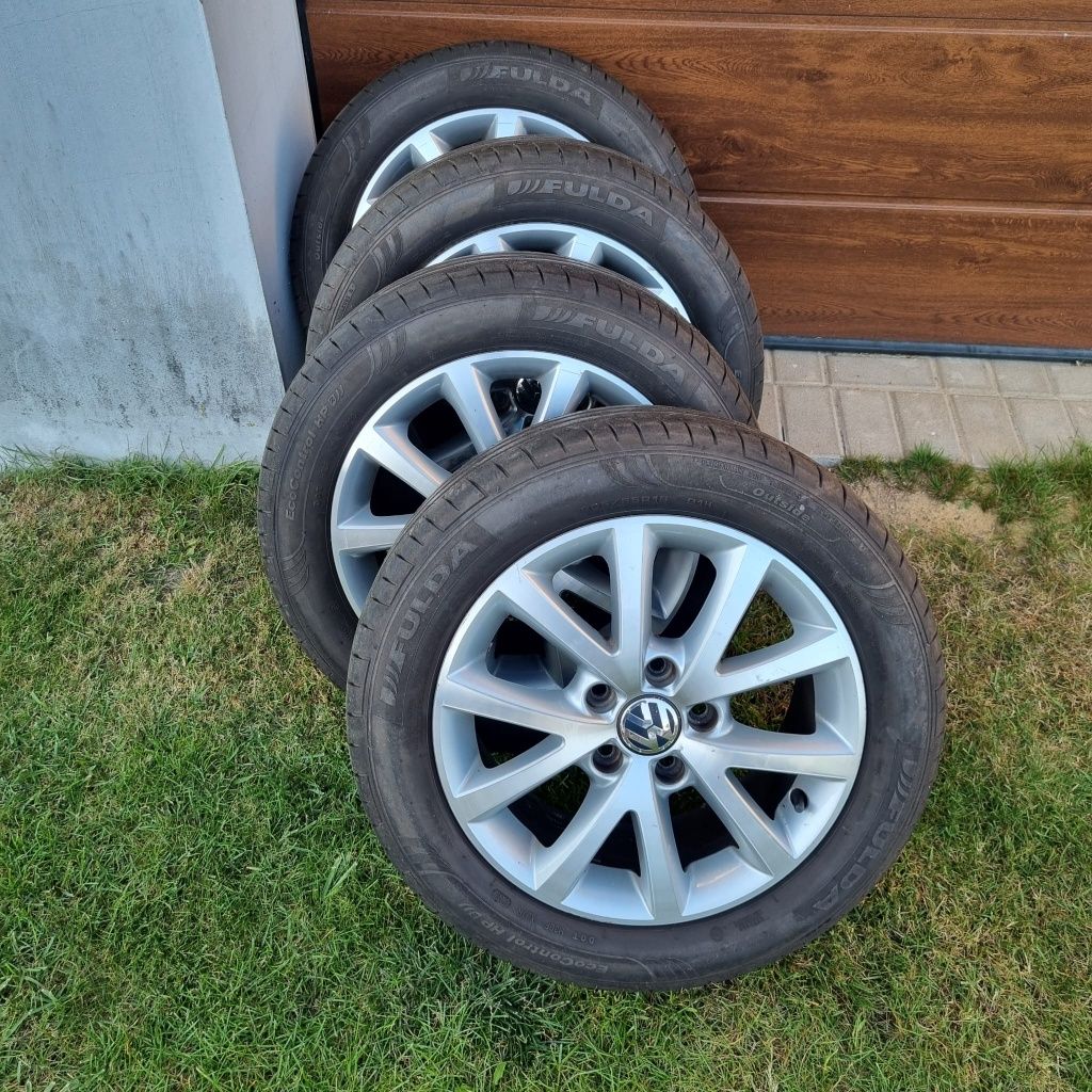 Felgi aluminiowe z oponami orginalne  DO VW 5x112