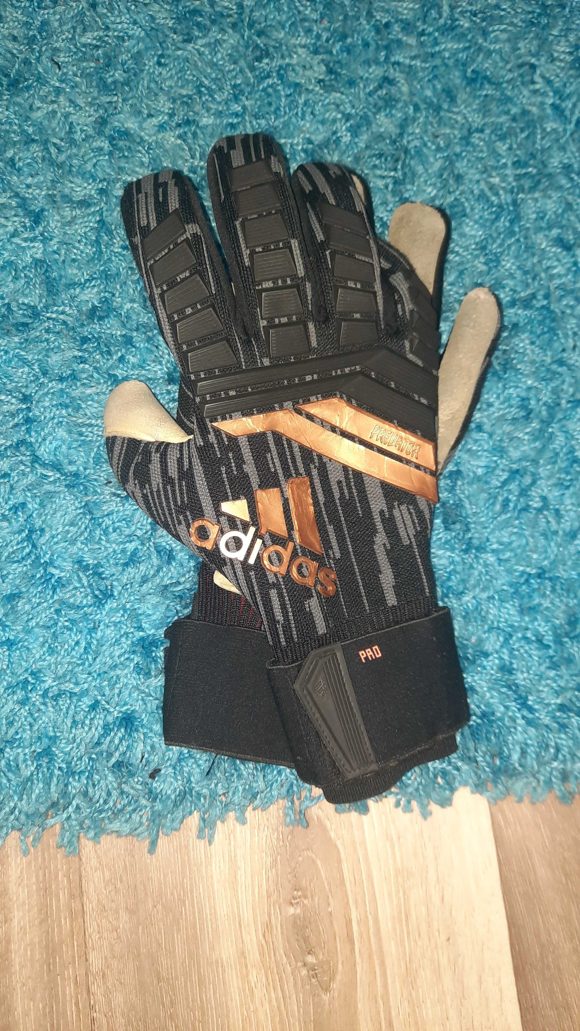 Воротарські рукавиці Adidas Predator Pro