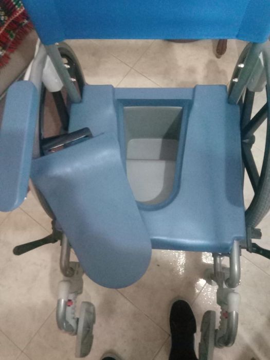 Cadeia de rodas com compartimento