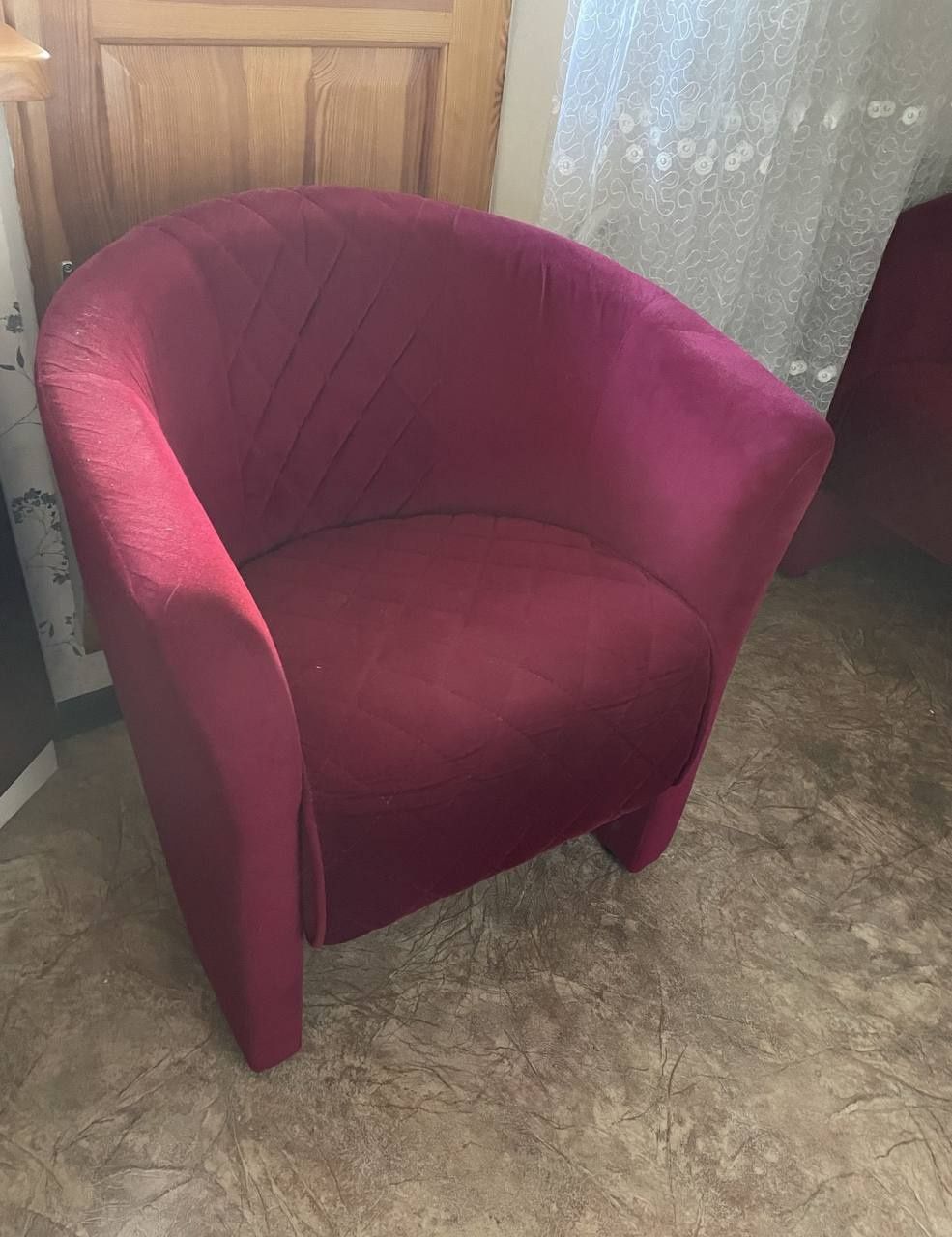 Продам набор мебели-диванчик и кресло.