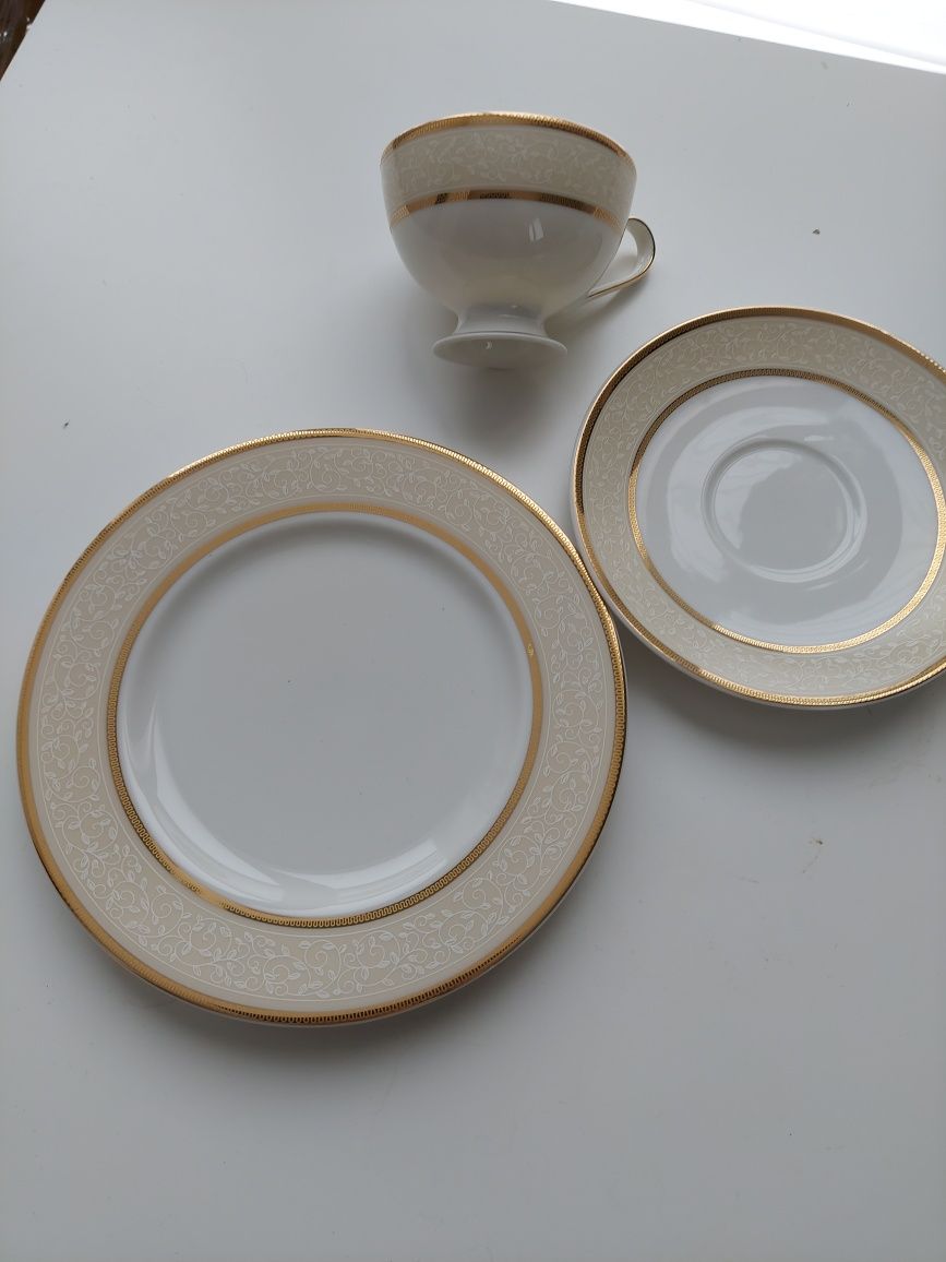 Trio , zestaw śniadaniowy, plus talerz deserowy new bone  china