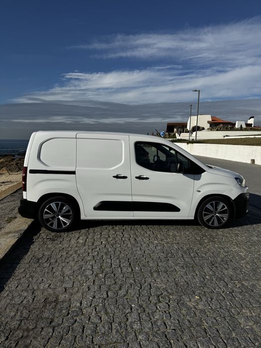 Citroën Berlingo 2021 - muito bem conservada / pronto a usar