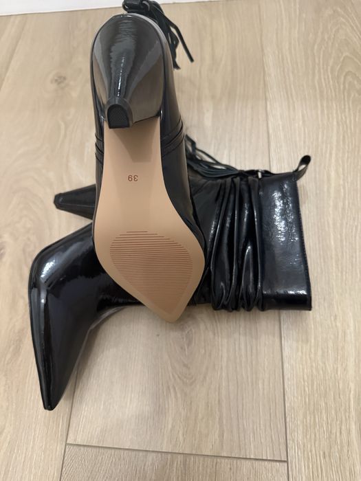 Piękne lakierowane kowbojki Nina Basco r39