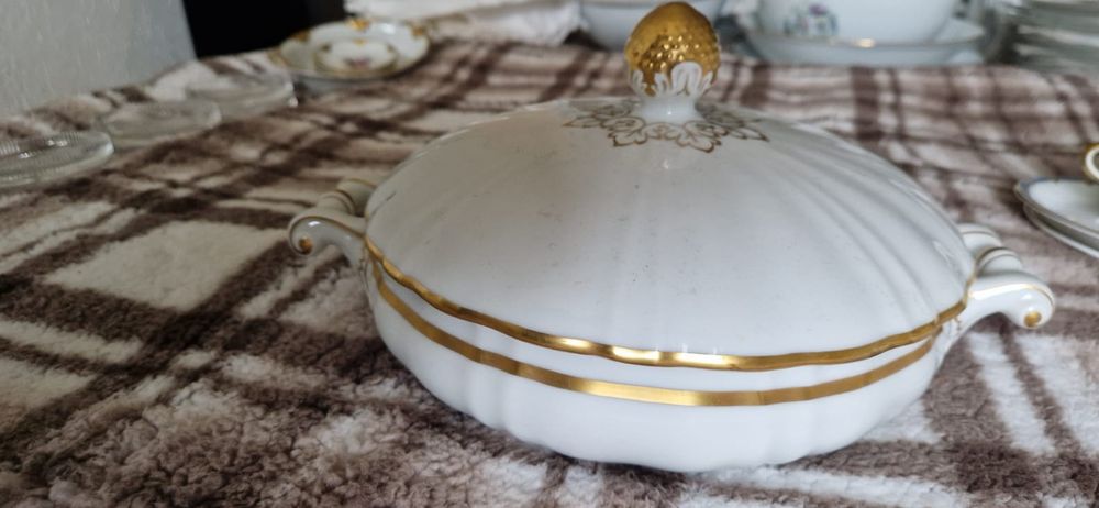 Porcelana zloto Furstenbeeg zestaw obiadowo kawowy na 12 osób