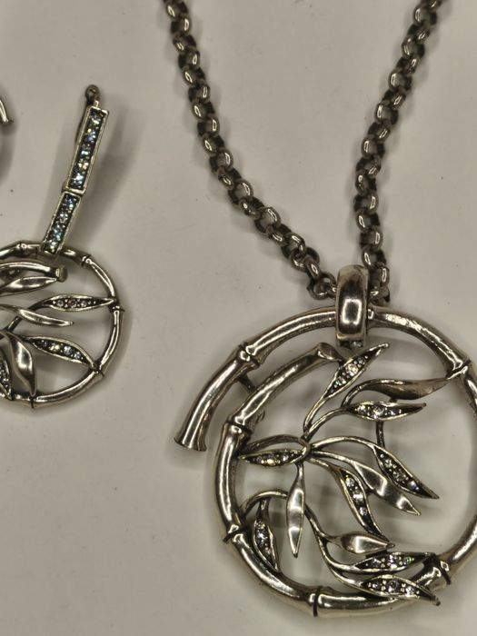 Гарний набір біжутерії