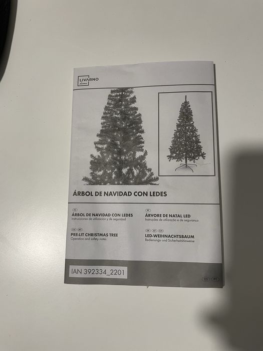 Arvore de natal com luzes