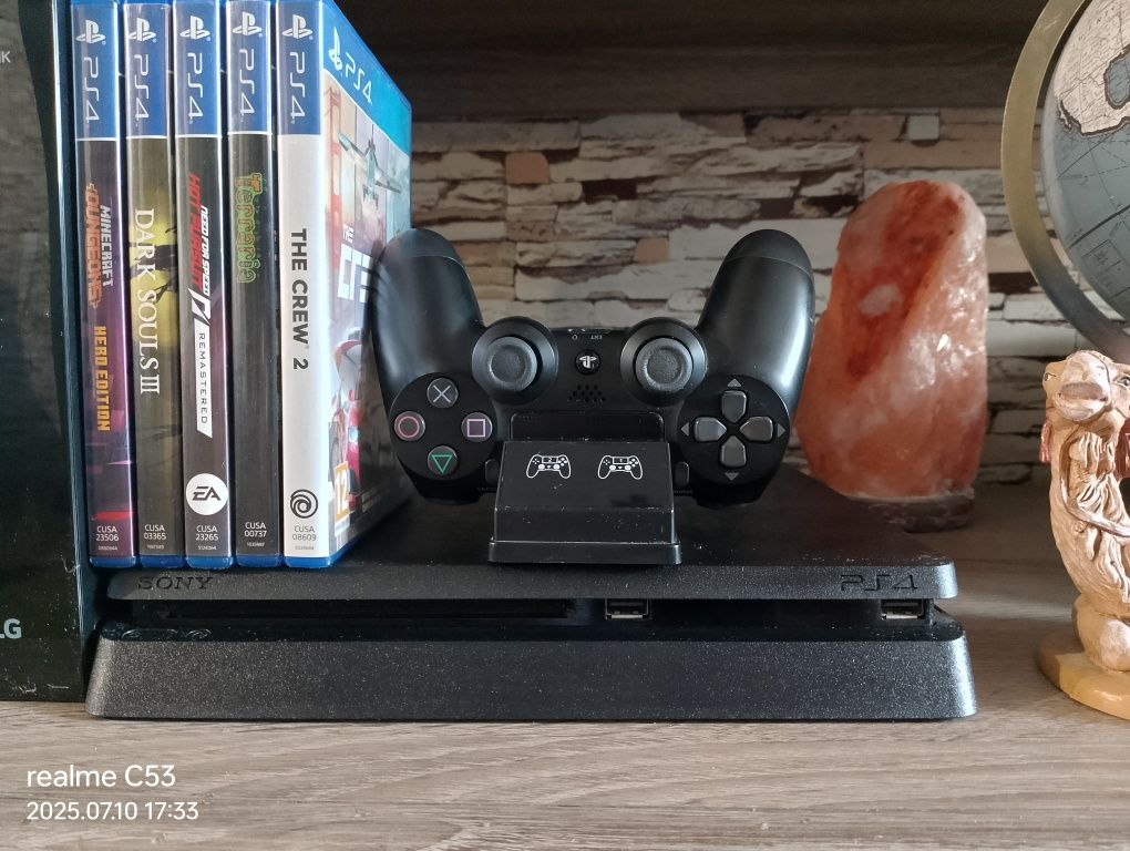 Konsola PlayStation 4