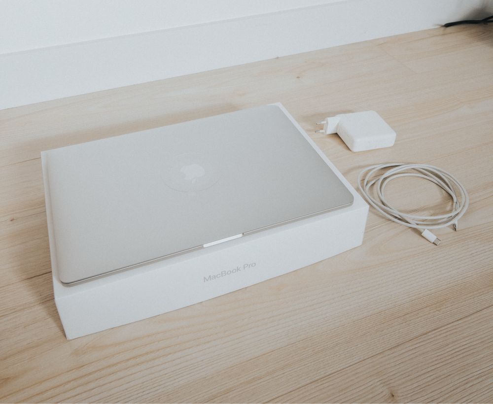 MacBook Pro de 15 polegadas 2018 com ecra novo