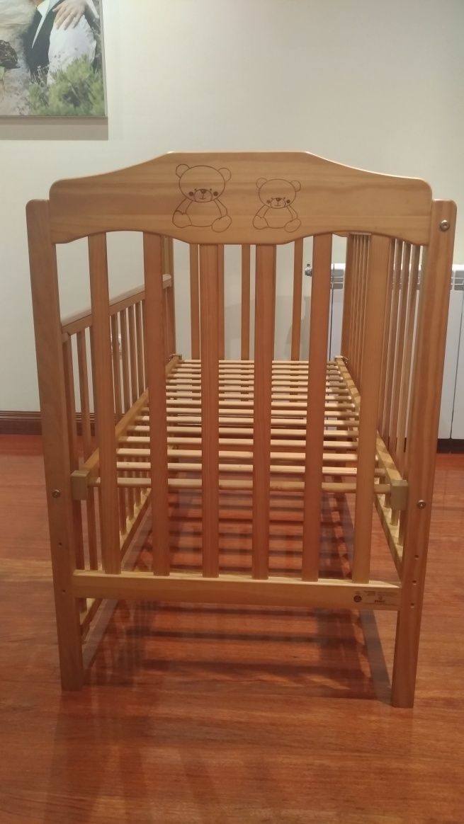 Cama de bebé marca Pueri