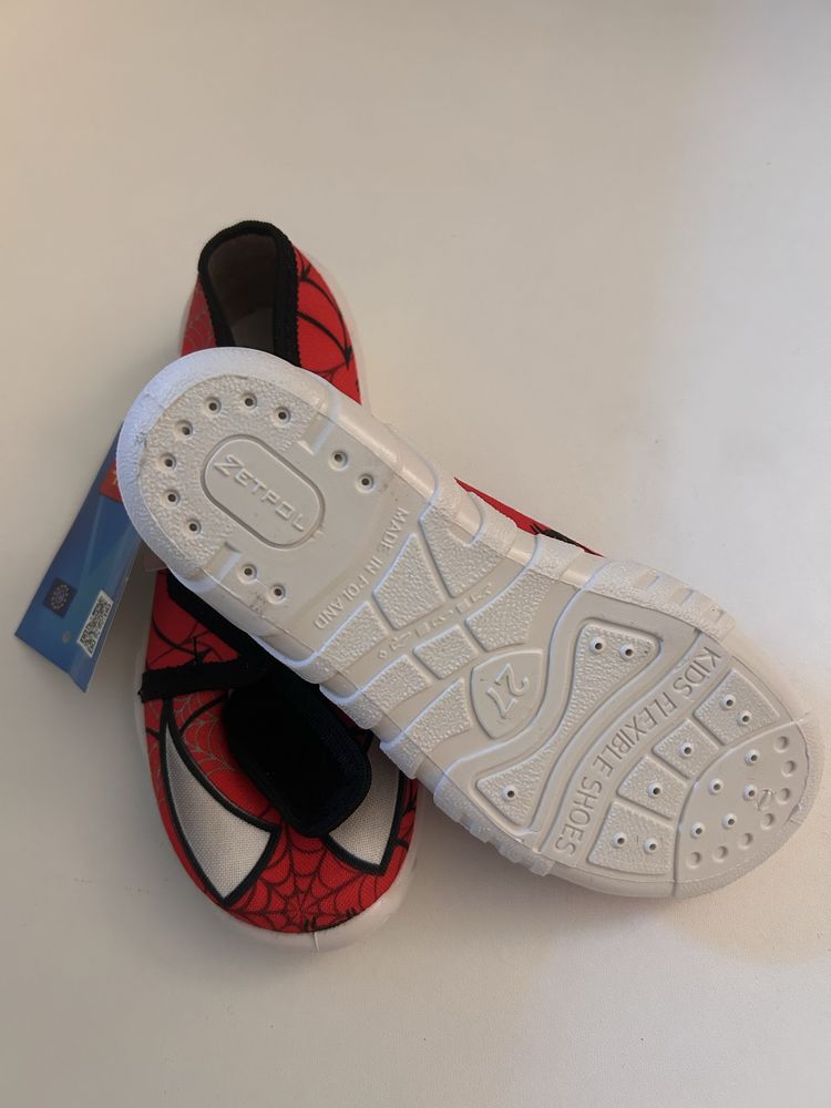 Buty dla dzieci r. 27 z motywem Spidermena