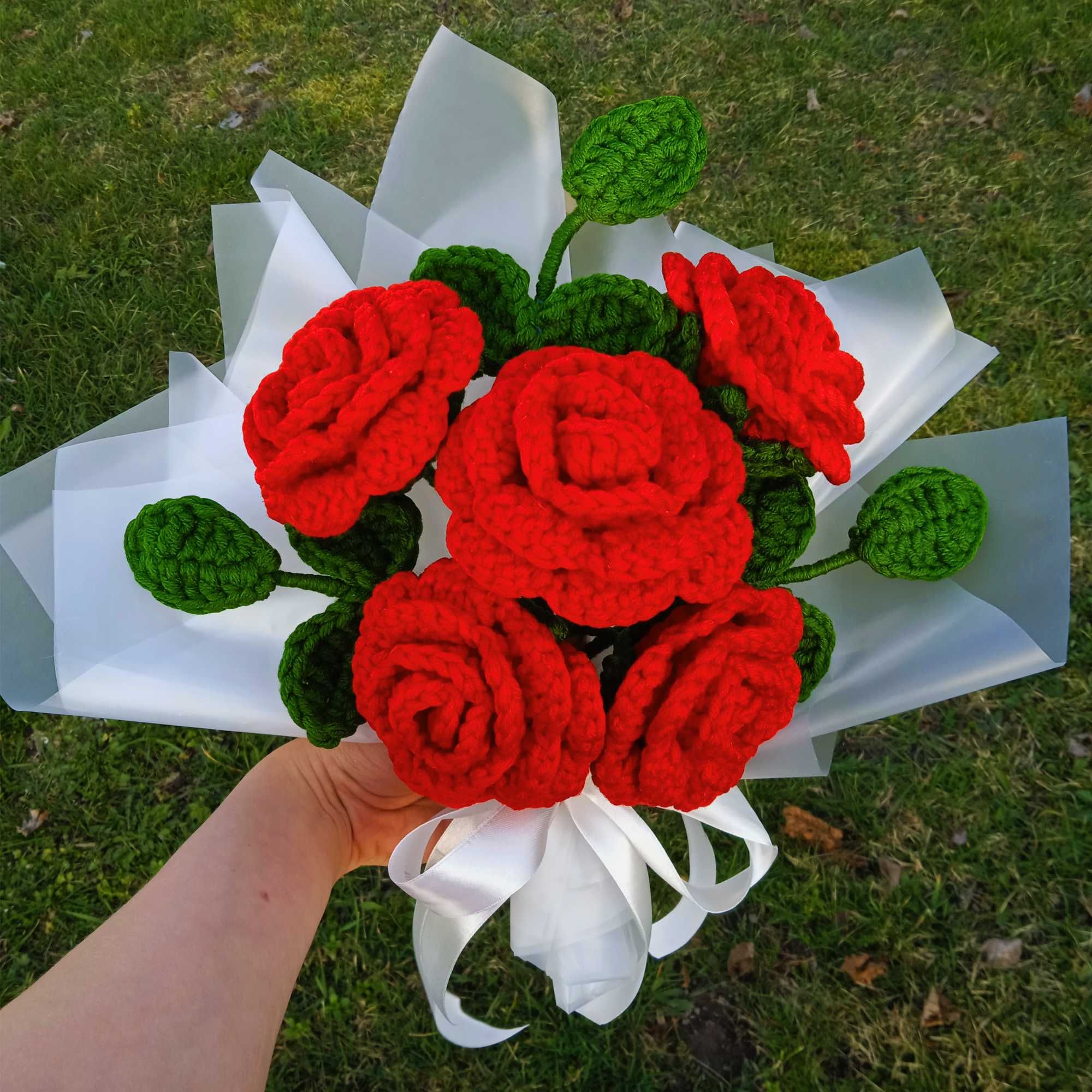Ręcznie szydełkowany bukiet, czerwone róże na szydełku Hand Made