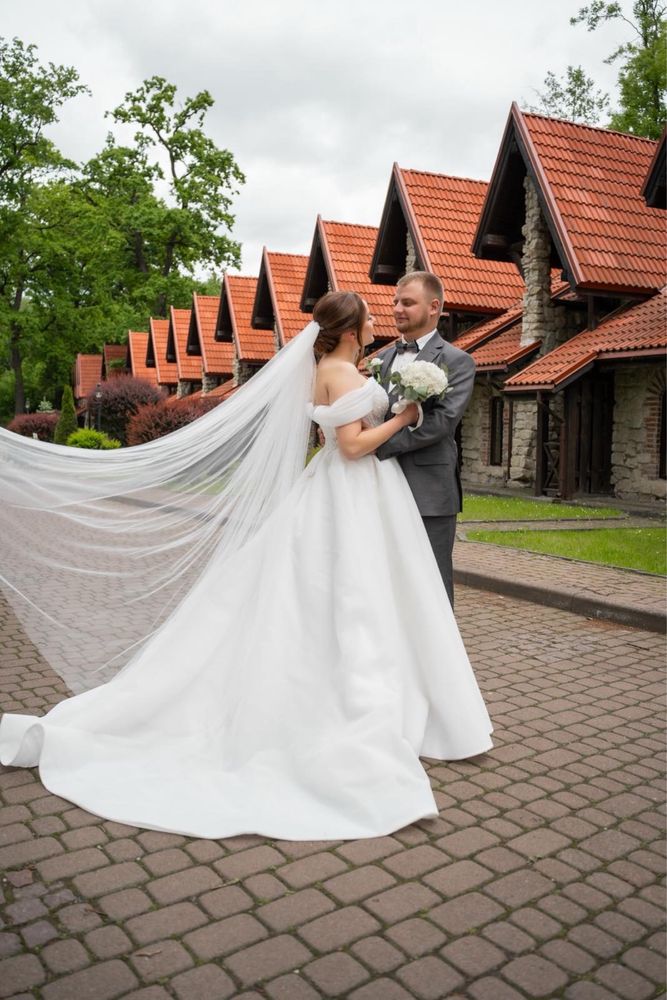Чарівна весільна сукня