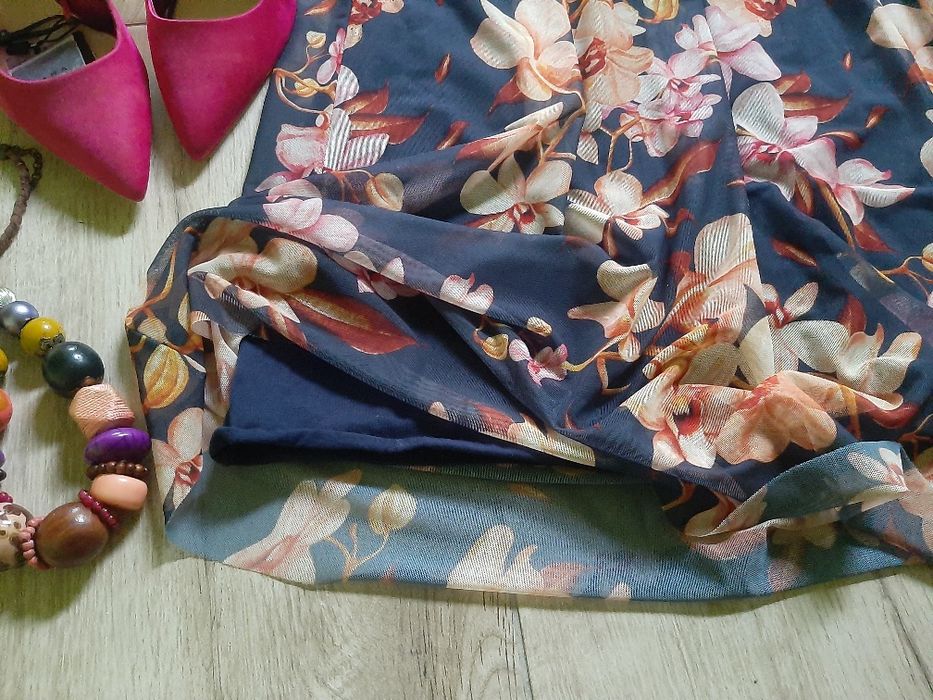 Wizytowa sukienka Vila, rozm.S/M- storczyków raj, stan idealny