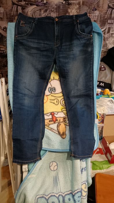 Продам мужские стрейчевые   джинсовые брюки .