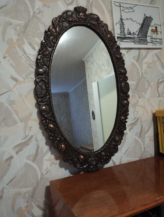 Дзеркало в металевій рамі з орнаментом, СРСР. 80-ті роки