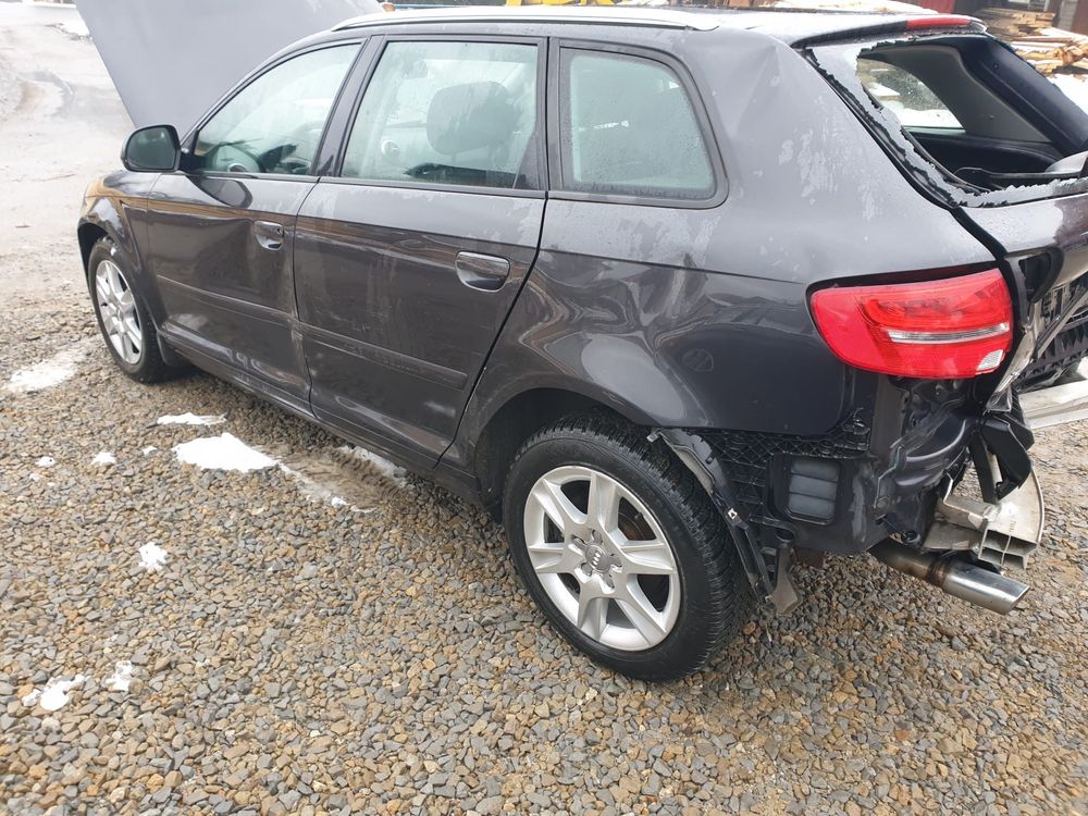 Komplet Alufelg r16  Orginalnych Audi z oponami 2024rok