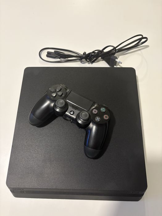 Ps4 Slim 1TB + pad i kilka gierek