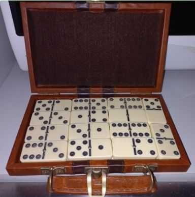 Conjunto de Domino em mala de pele