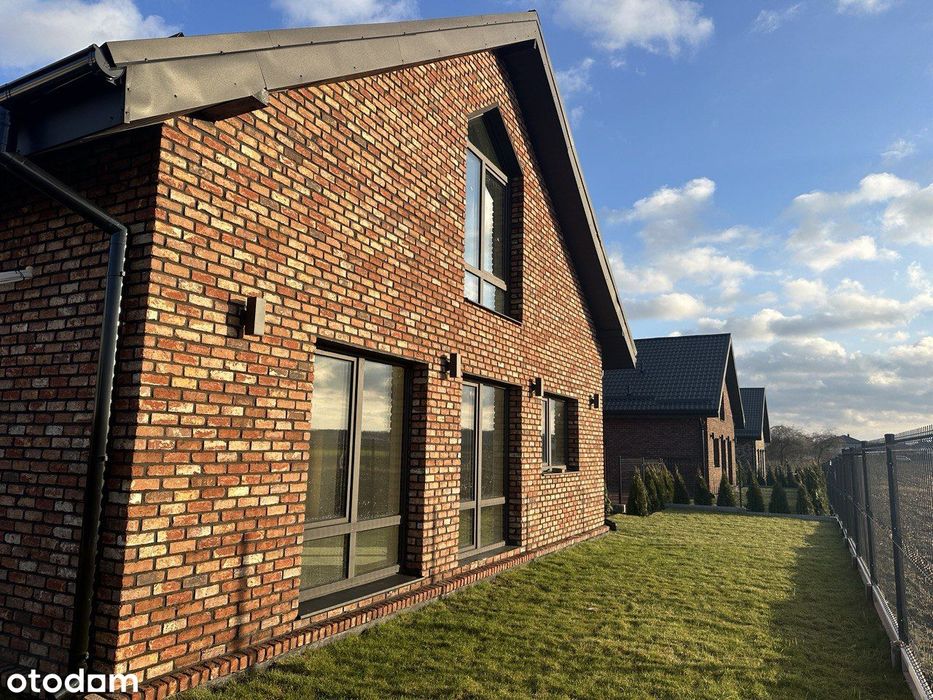 Wykończony lokal z aneksem kuchennym oraz gotowymi łazienkami