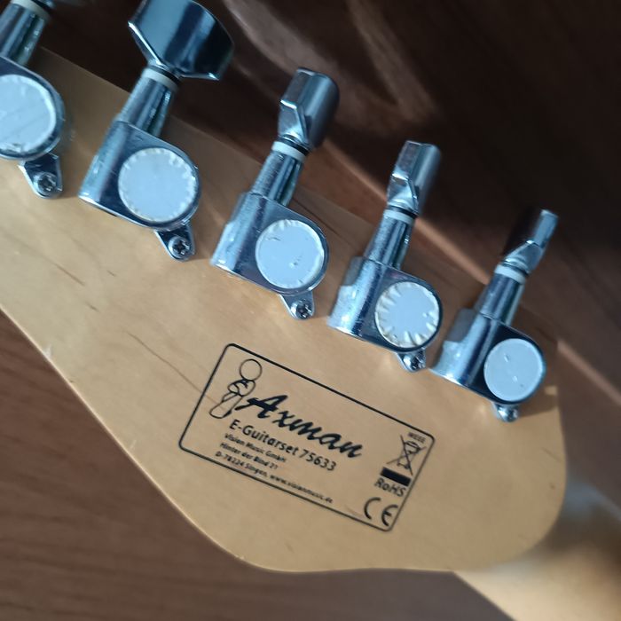 Zestaw wzmacniacz gitarowy peavey Rage 158 + 2 gitary + tuner