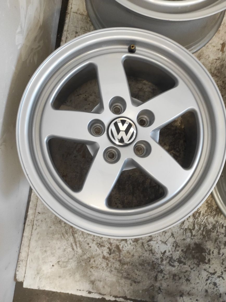 135 Felgi aluminiowe VOLKSWAGEN R 16 5x112 Bardzo Ładne