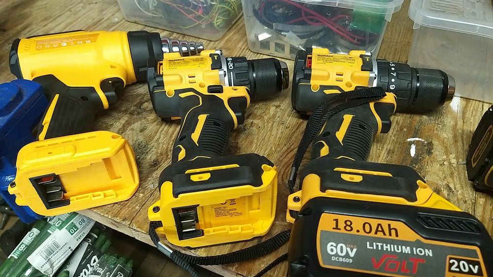 Lampa funkcyjnacdewalt