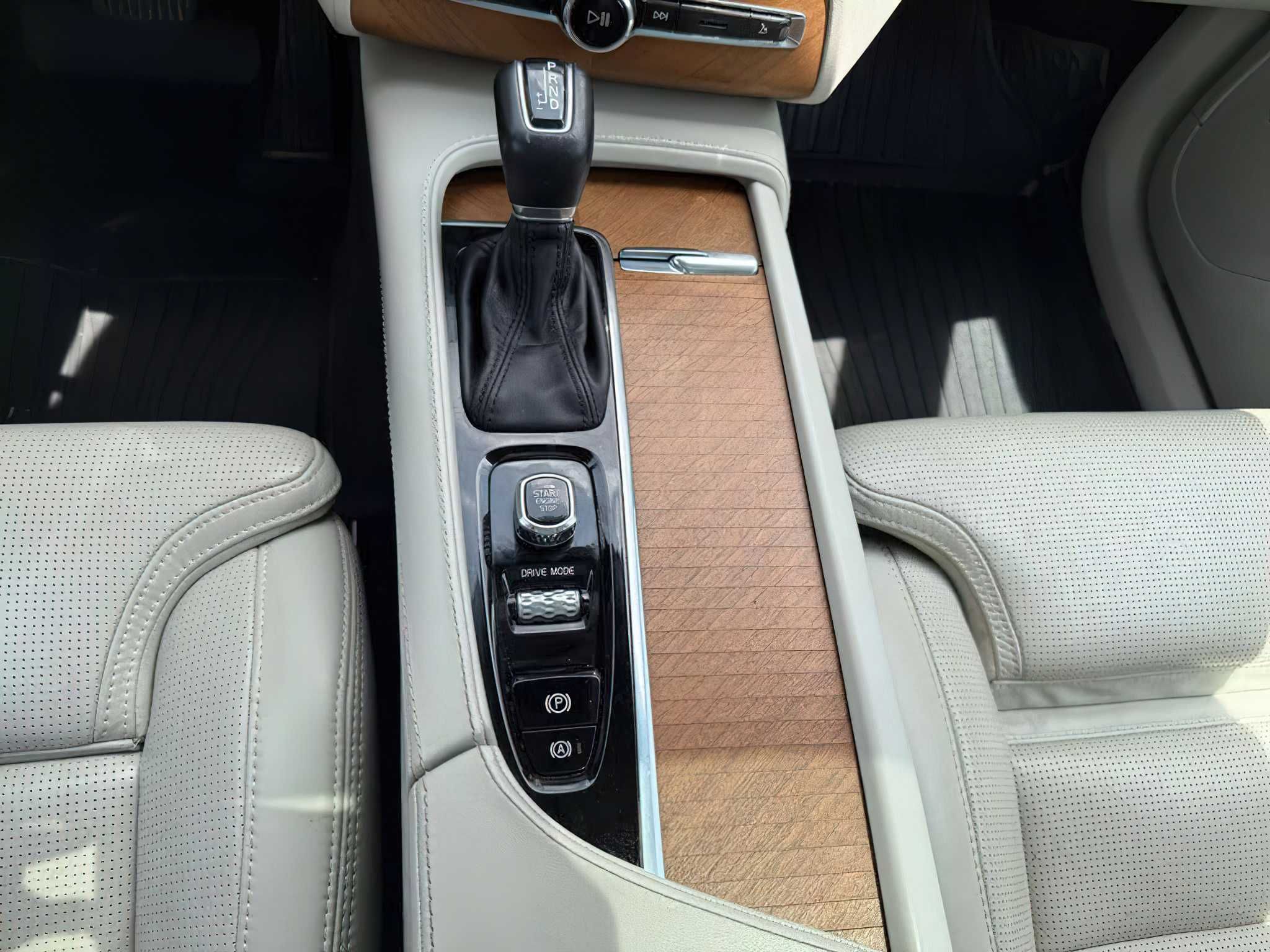 Volvo XC90   2020