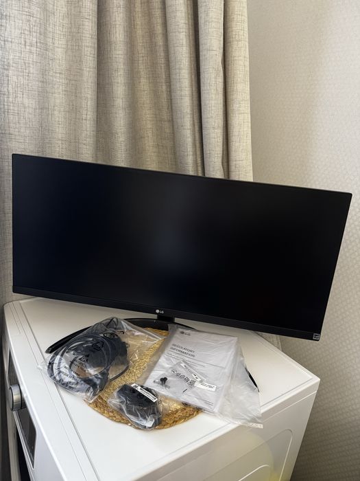 Новий монітор LG UltraWide Monitor 73см/29
