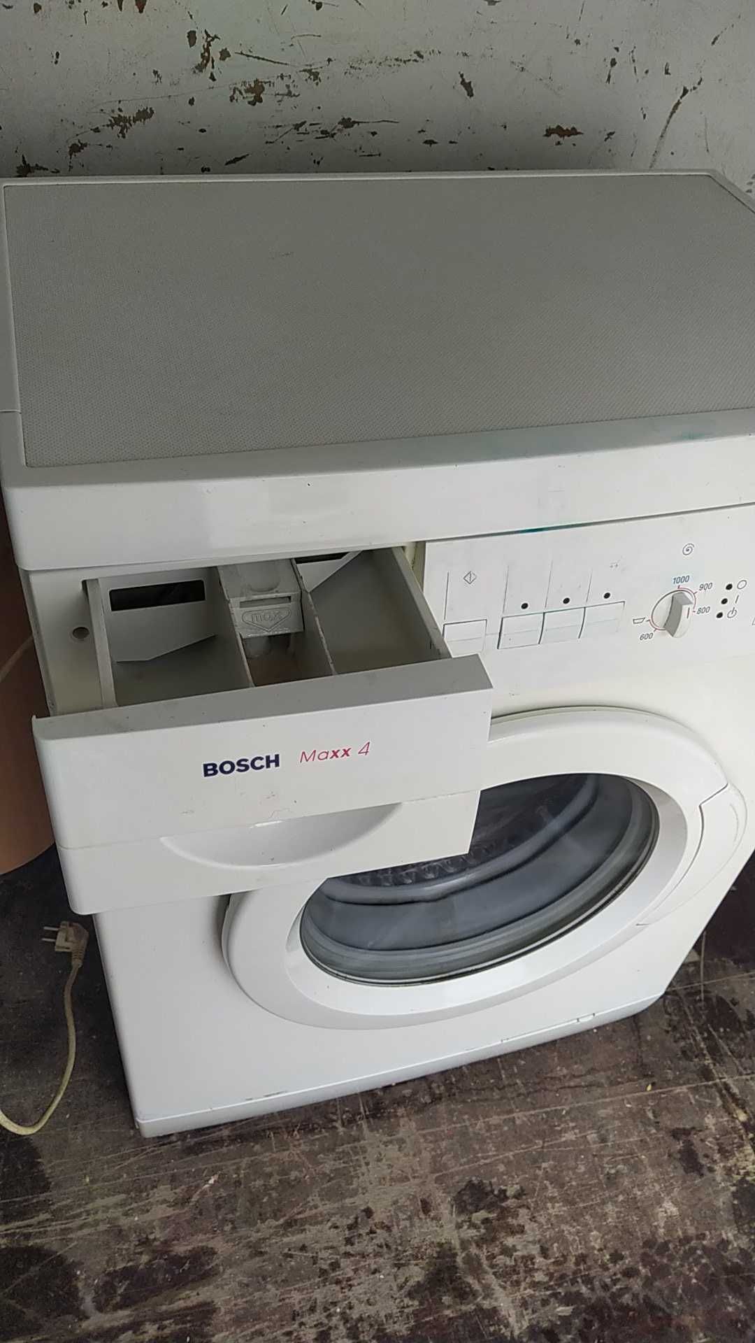 Продам стиральную машину  Bosch, 5кг. белья. б\у 11 лет.