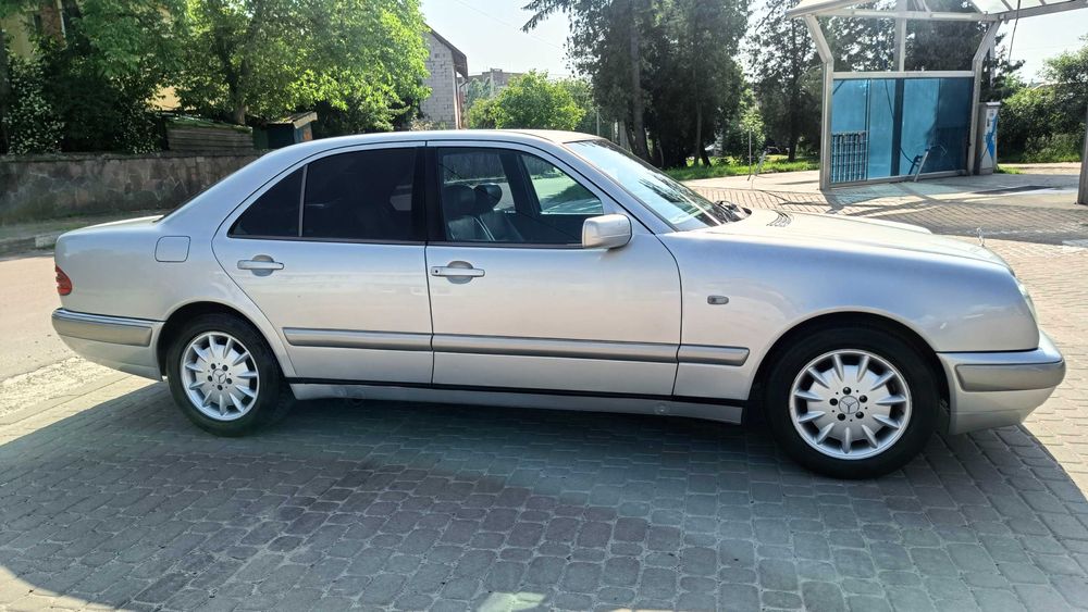 Mercedes-Benz E290