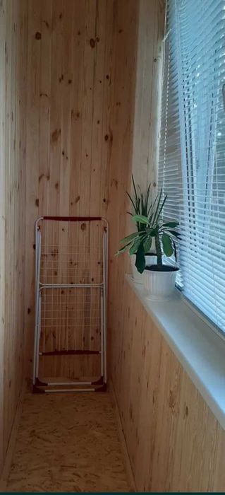 № 11716 - 3 к. квартира, Озерне, 1/4 пов., цегла, прибудований балкон