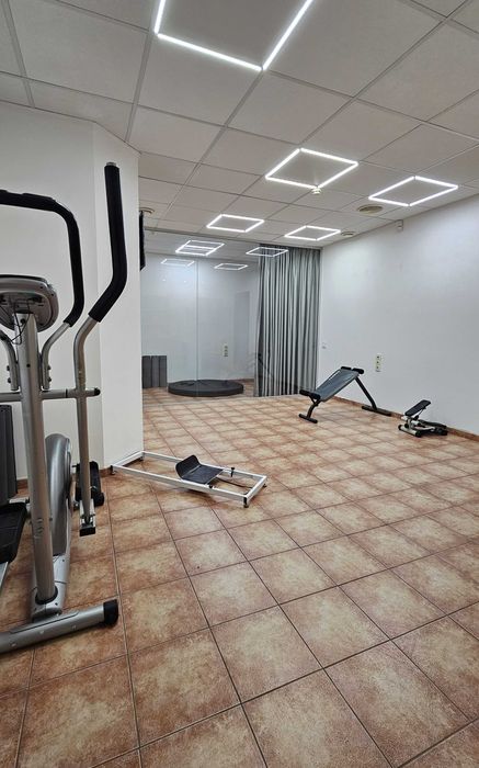 Гончара,28. Приміщення 35кв.м. на 1 пов. під реабілітаію/спорт/гурток.