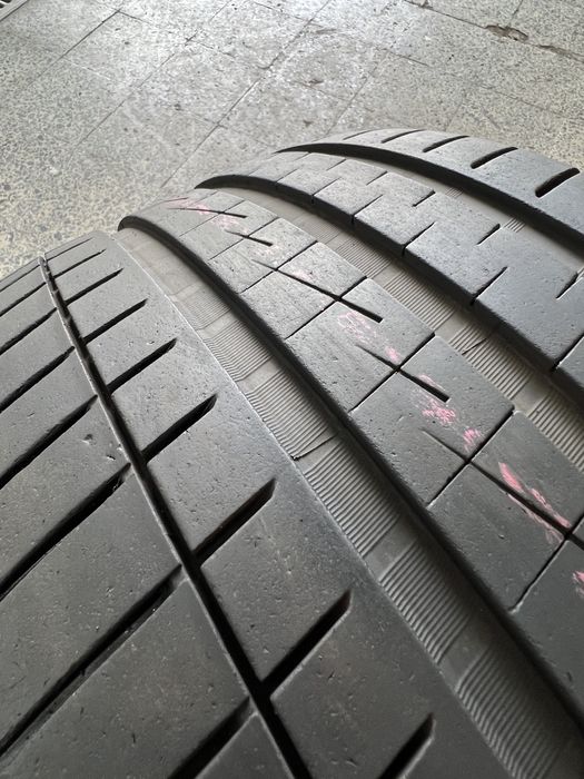 Pneus semi-novos 295/35R21