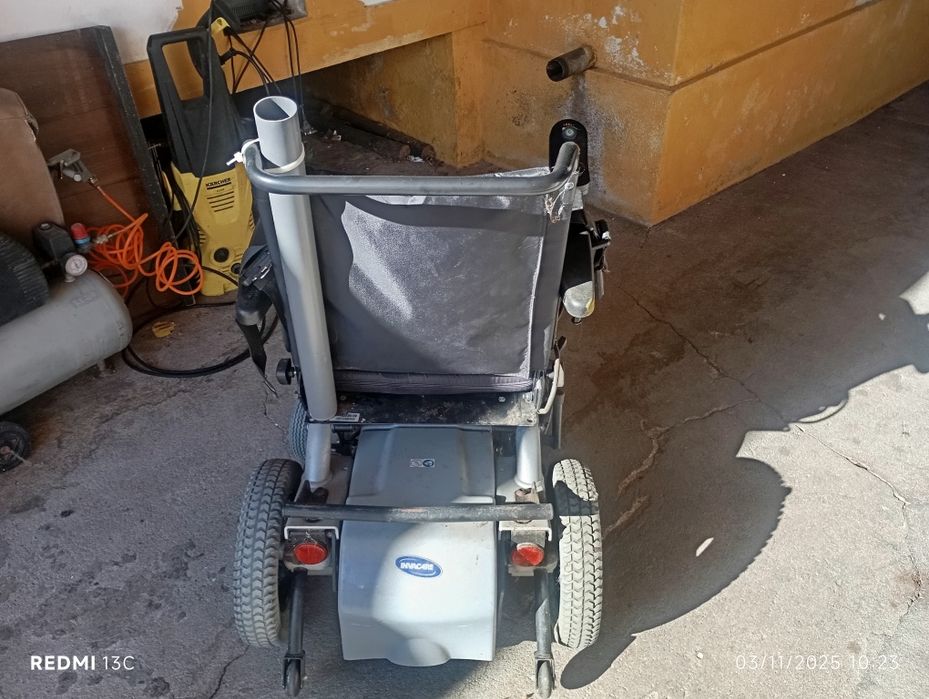 Cadeira elétrica Invacare com bateria nova e joystick