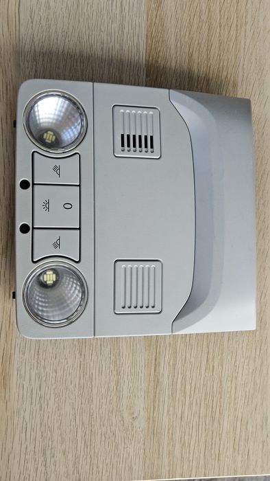 Lampka wnętrza Skoda Superb 2 szary