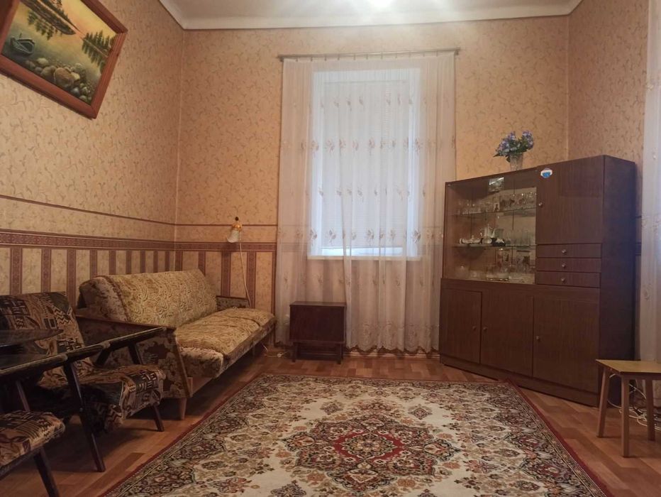 Продається 3 кімнатна квартира район Центр 5827