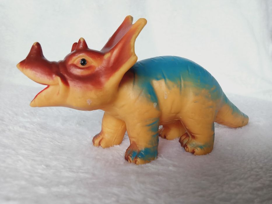 Dinozaur Triceratops 18 cm