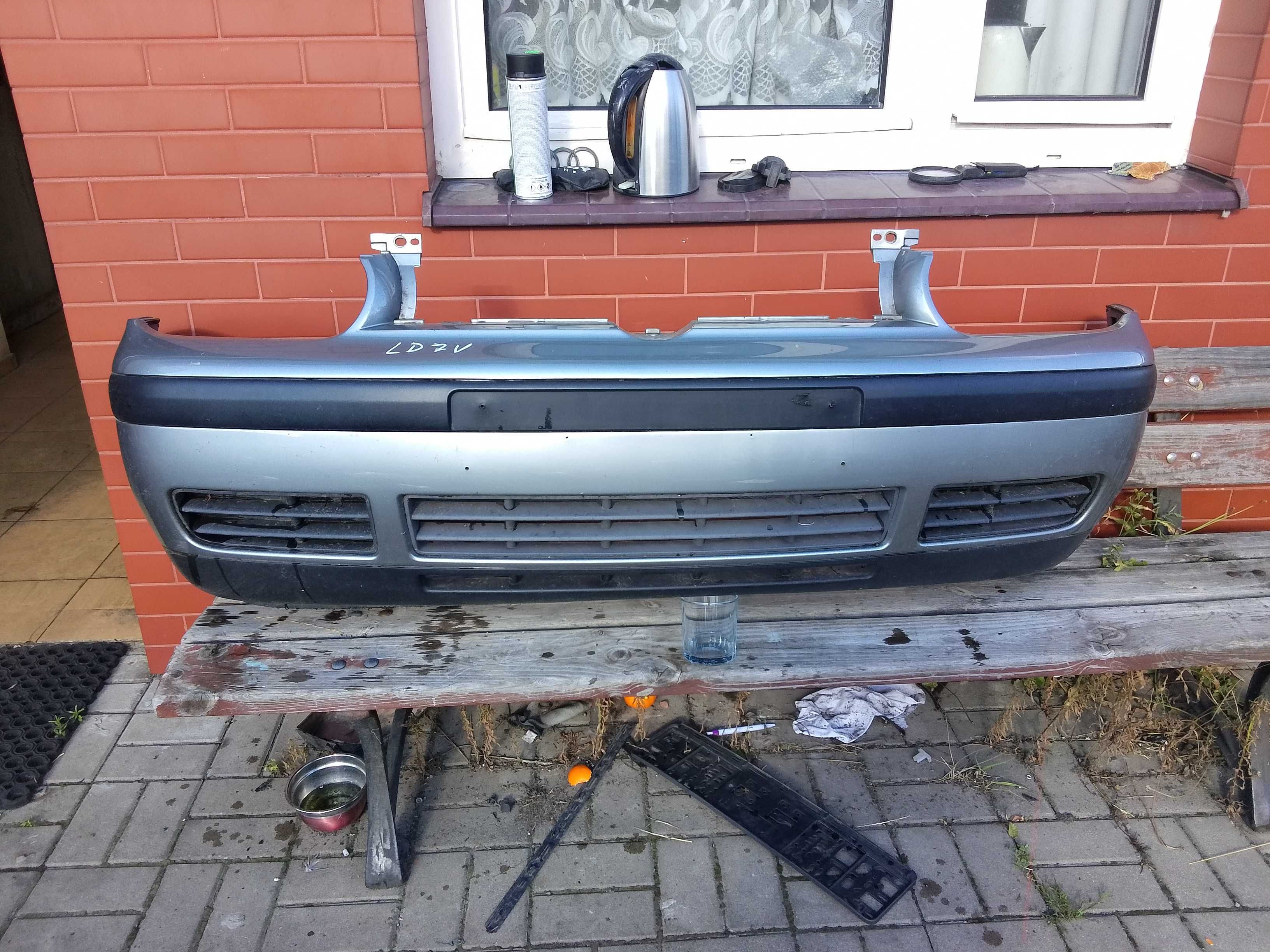 VW GOLF 4 zderzak przód LD7V