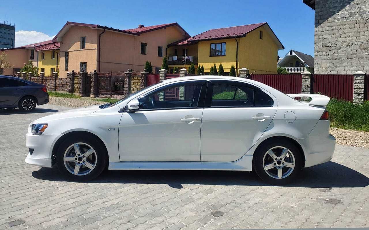 Mitsubishi Lancer	2016